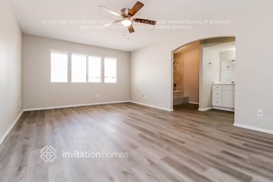 Building Photo - 8010 W Sierra Vista Dr