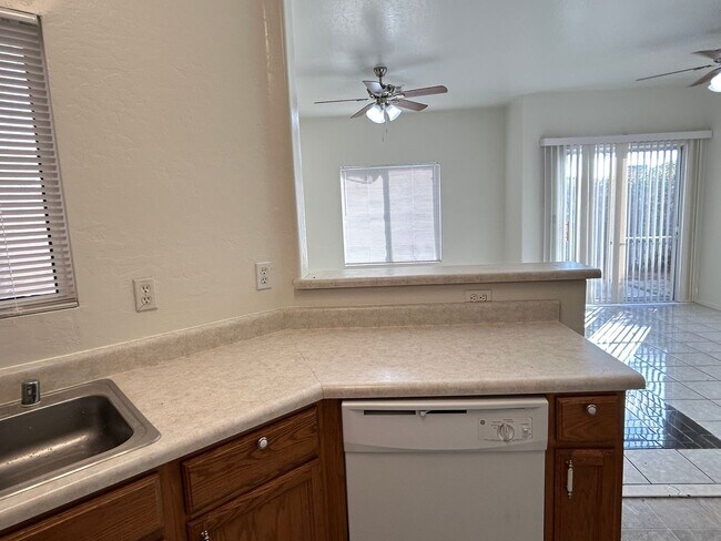 Building Photo - Brand new paint and carpet! 3 Bedroom 2 1/2 Bathroom, Close to Grand Canyon University