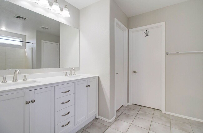 Building Photo - 5945 N 73rd Dr