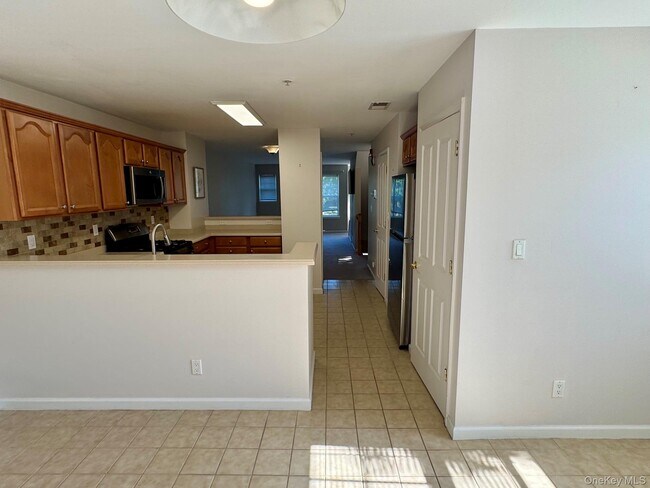 Building Photo - 25 Fairways Dr