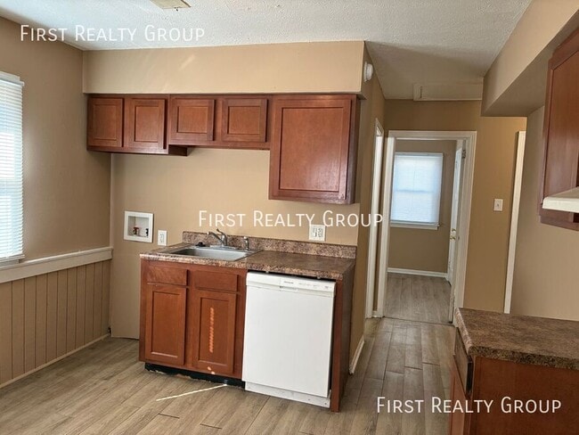 Building Photo - 415 Alexander Dr