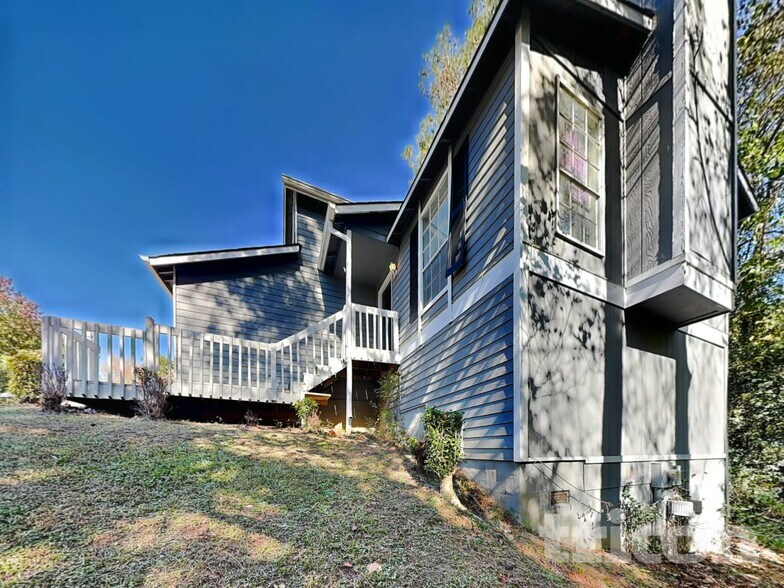 Building Photo - 2755 Wildflower Ln SW