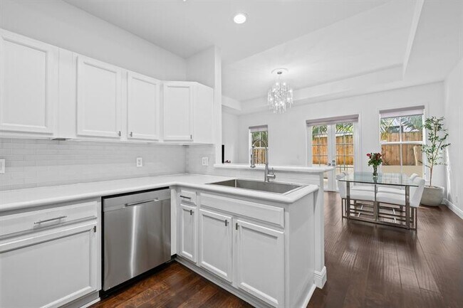 Building Photo - 515 SW 18th Ave