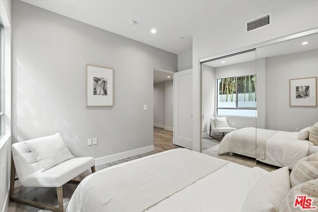 Building Photo - 1326 Centinela Ave