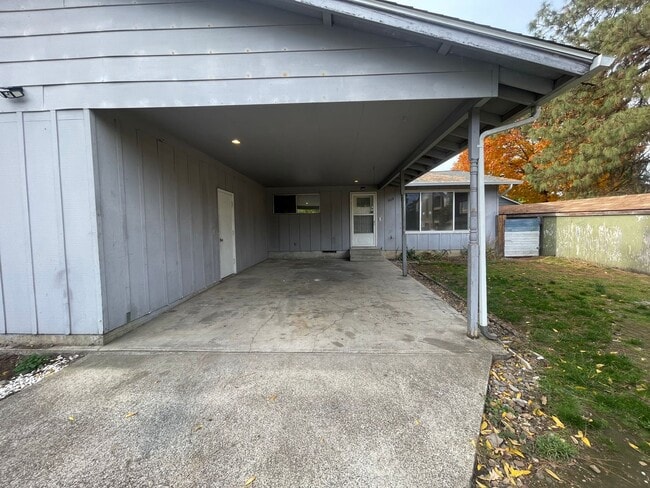 Building Photo - 2 Bedroom in Albany!