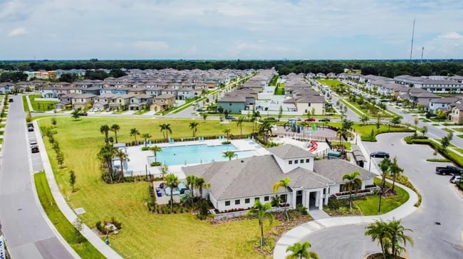 Building Photo - Modern 3BR/2.5BA Townhome with Pool Access & Deposit-Free Living!