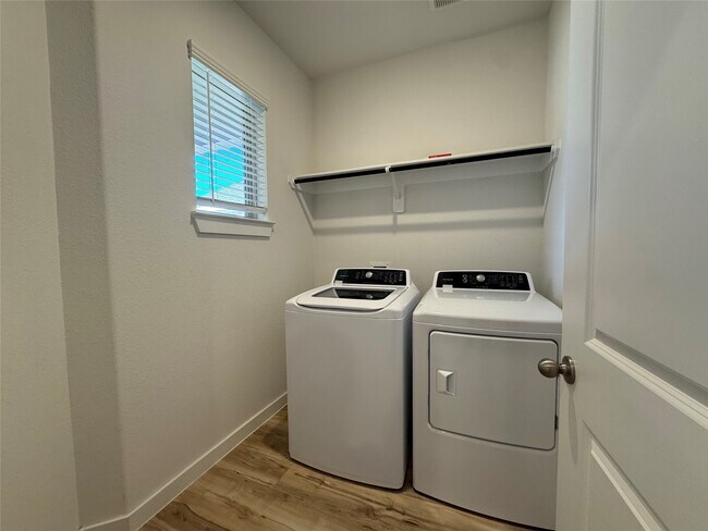 Building Photo - 31138 Myers Hvn Ln