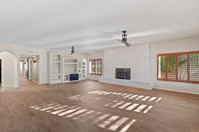 Building Photo - 2882 S Palmer Dr