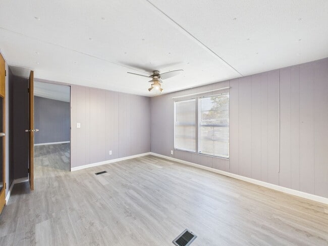 Building Photo - 3 Bedroom, 2 Bathroom Rental