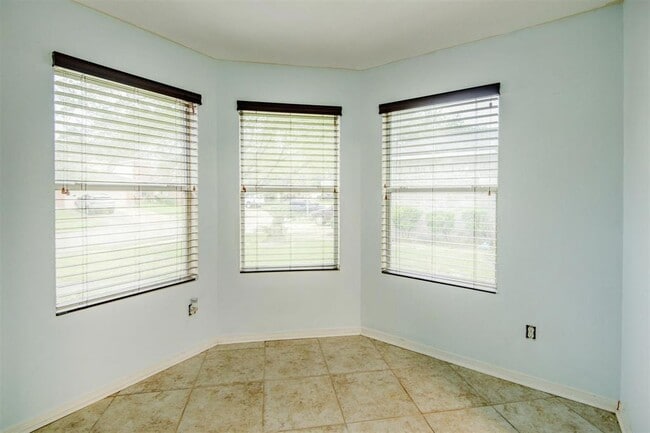 Building Photo - 15410 Apple Bloom Way