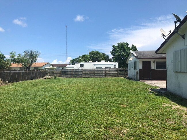Building Photo - 4051 SW 23rd St