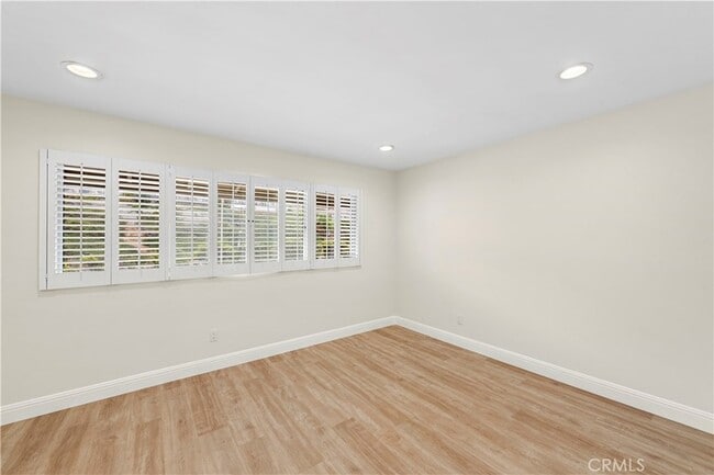 Building Photo - 7 Blue Lagoon