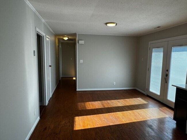 Building Photo - 3 Bedroom 1 Bath in Hope Mills