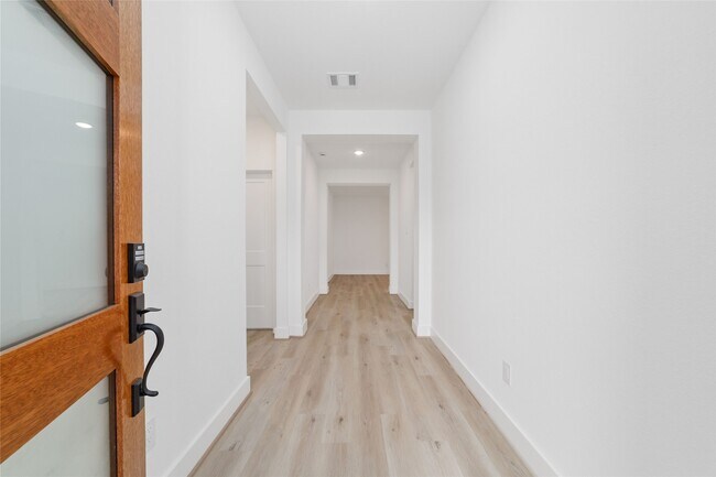 Building Photo - 2208 Inglenook Grv Dr