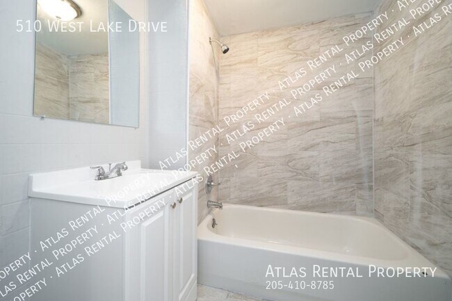 Building Photo - 510 W Lake Dr