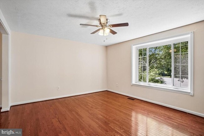 Building Photo - 9404 Mirror Pond Dr