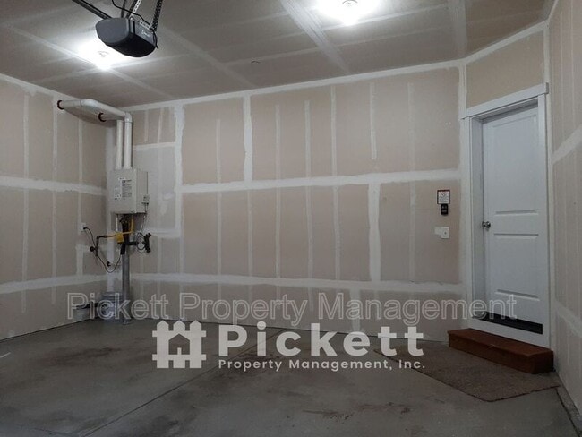 Building Photo - 1004 Samara St