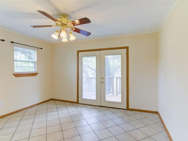 Building Photo - 1600 San Juan Dr