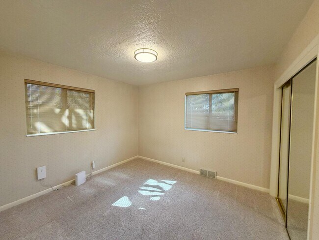 Building Photo - 3590 E 3100 S
