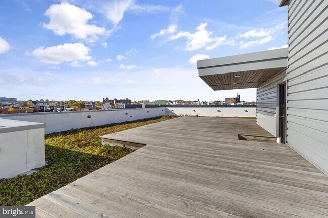 Building Photo - 525 N 41st St