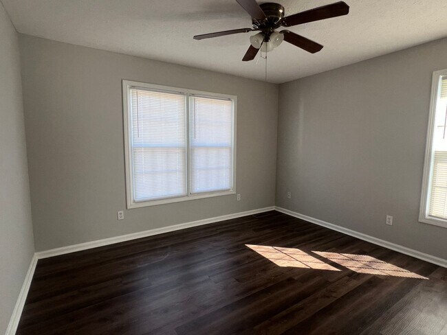 Building Photo - 2905 Raintree Dr