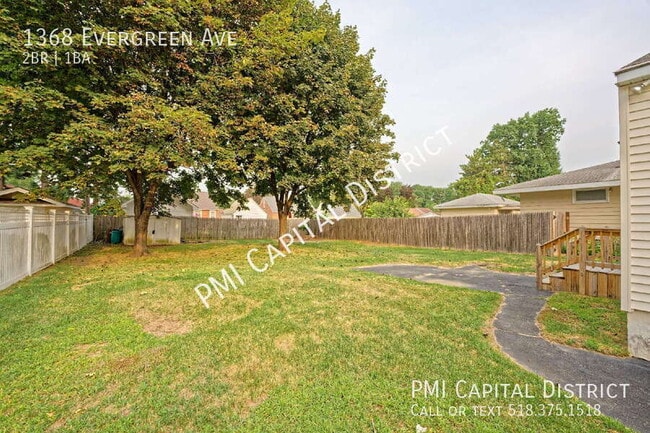 Building Photo - 1368 Evergreen Ave