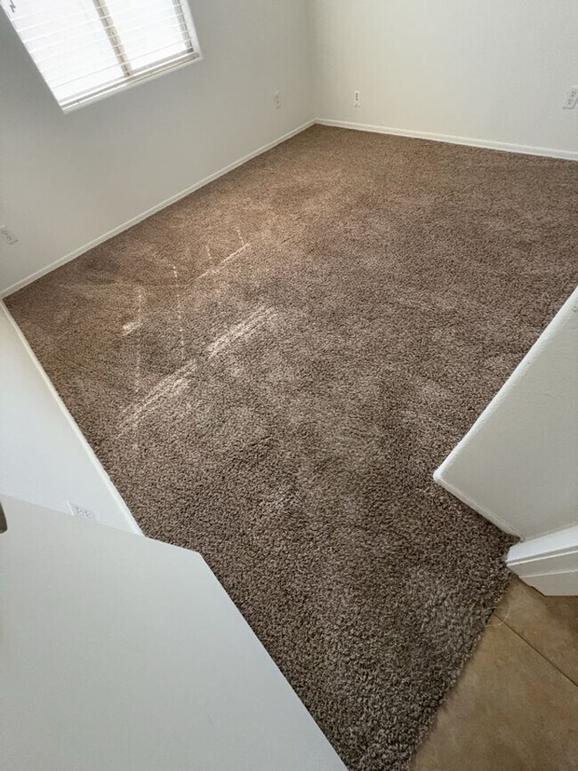 Building Photo - 3bedrom 2 bath
