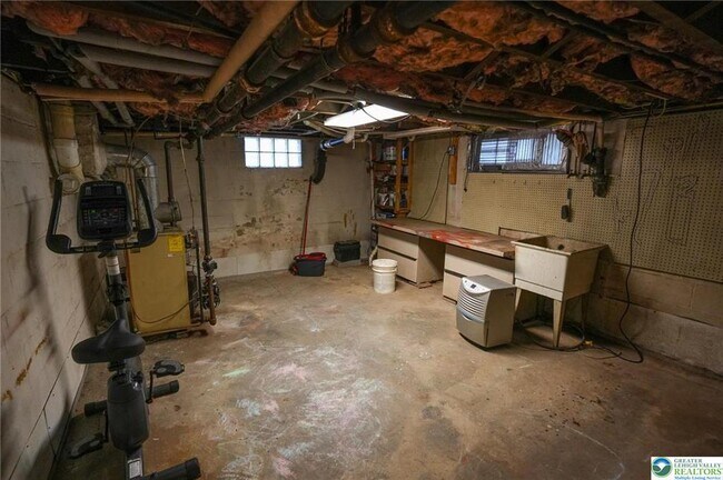 Building Photo - 628 Coal St