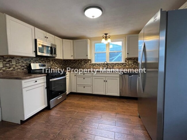 Building Photo - 627 Stealey Ave