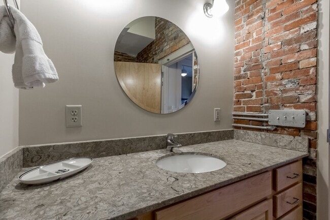 Building Photo - ALL UTILITIES INCLUDED - Furnished Downtow...