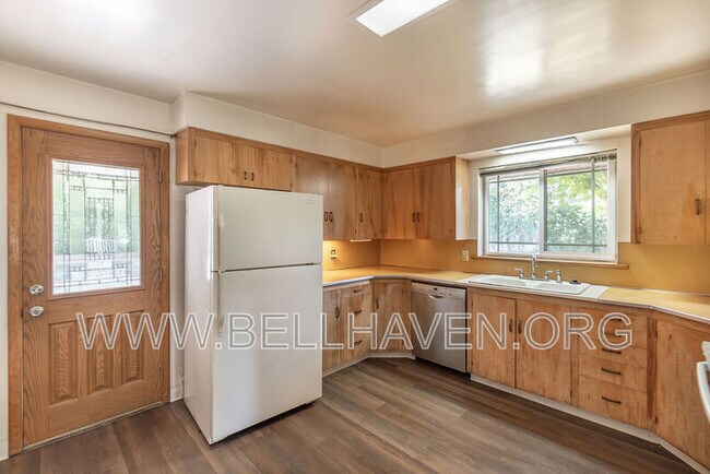 Building Photo - 5524 W Randolph Dr