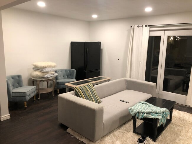 Building Photo - 7650 Aster Cir