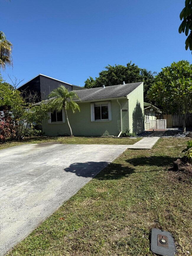 Primary Photo - 4565 NW 3rd Dr