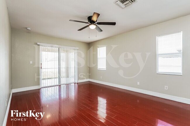 Building Photo - 522 SE Van Loon Terrace