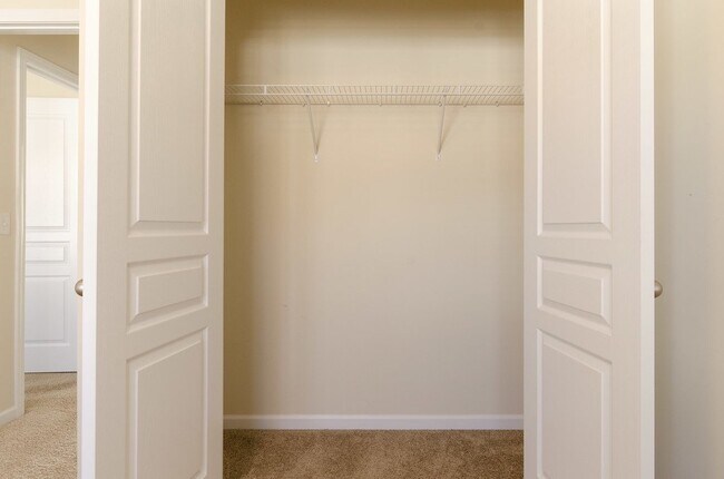 Building Photo - "Charming 3-Bedroom Home with 2 Full Baths in Beautiful Belmont!"