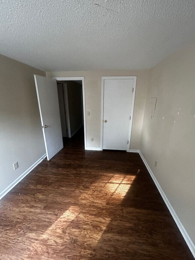 Building Photo - Freshly Renovated 3BR Condo Steps from UNC...