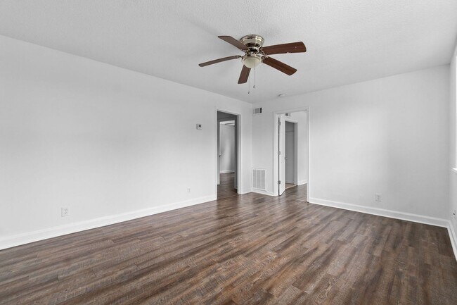 Building Photo - 706 Britton Springs Rd