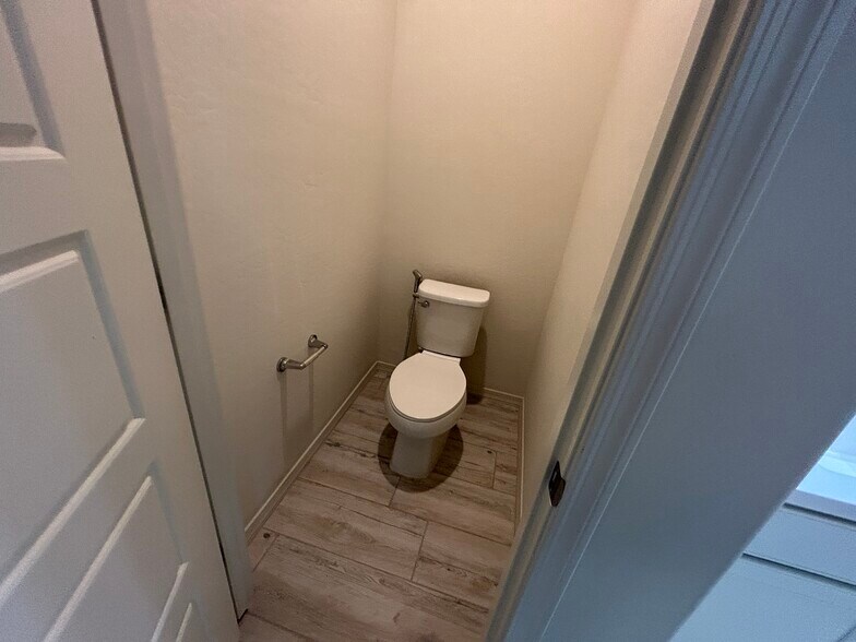 Building Photo - 8909 W Missouri Ave