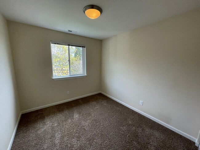 Building Photo - 569