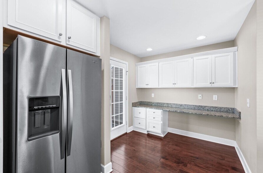 Building Photo - 1840 Riverbirch Ln