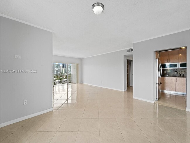 Building Photo - 500 Bayview Dr