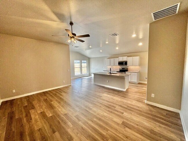 Building Photo - 3 bed 2 bath New Construction Home Available Now