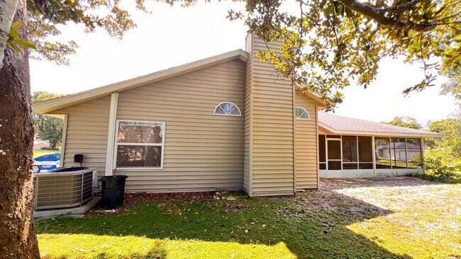 Building Photo - 23 Winding Woods Trail