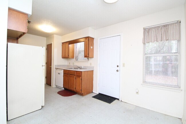 Building Photo - Southwest Pensacola 3BR, 2BA Patio Home Near NAS Pensacola & Blue Angel Pkwy with Fenced Backyard...