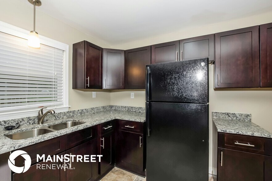 Building Photo - 3630 Sargeant Dr