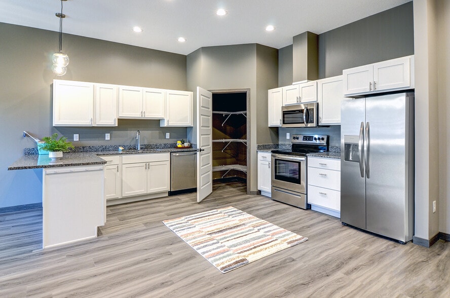 Primary Photo - Golden Aspen Flats