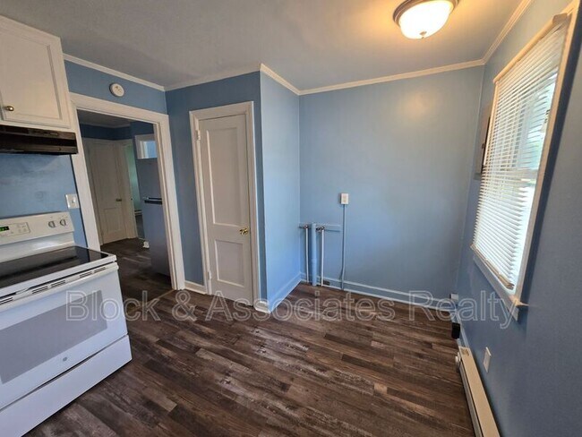 Building Photo - 1703 E Gate City Blvd