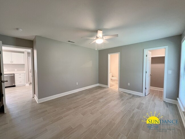 Building Photo - Inviting 3 Bedroom Home in Crestview Near Downtown & I-10!