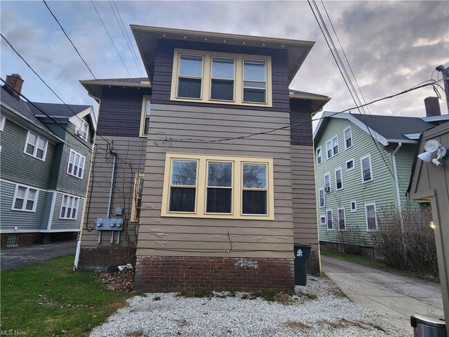 Building Photo - 2831 Avondale Ave