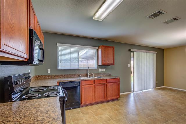 Building Photo - 7000 Sylvan Meadows Dr
